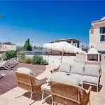 Villa Paradise *