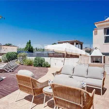 Villa Paradise *